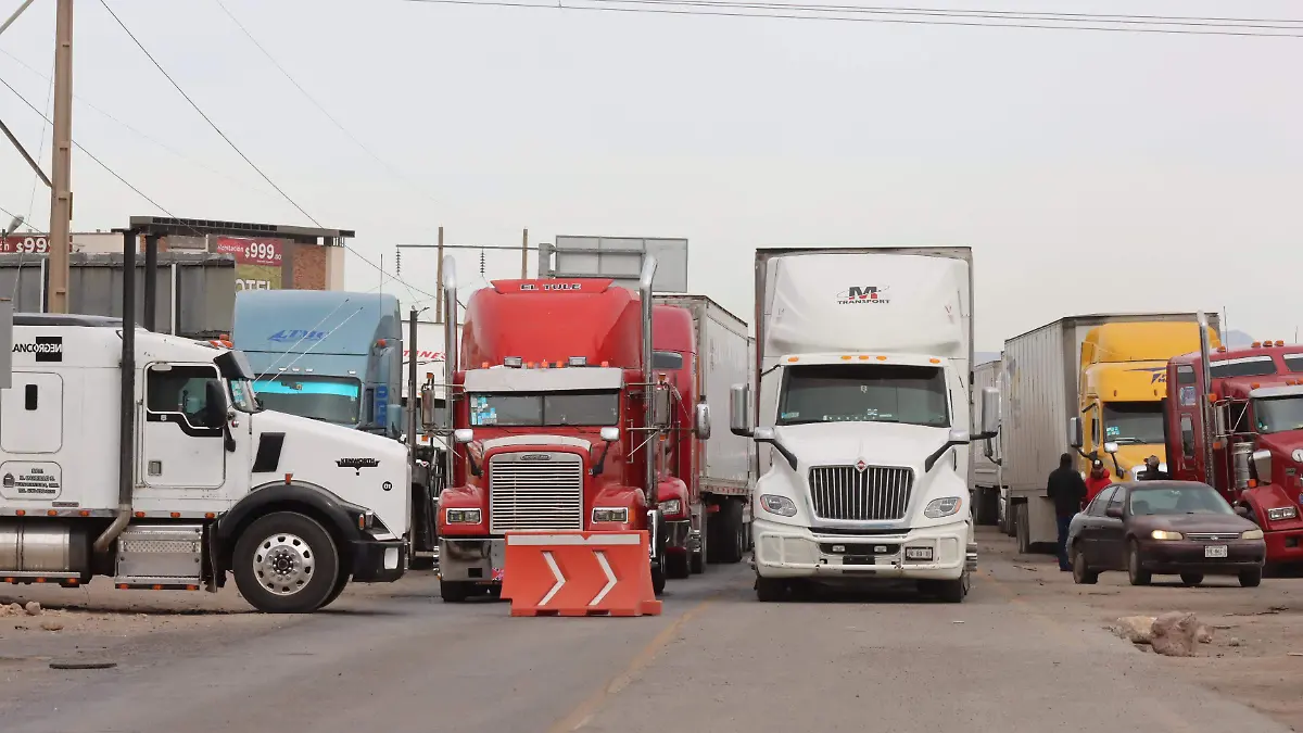 Bloquean Transportistas de Amotac Carretera a Juarez (10)